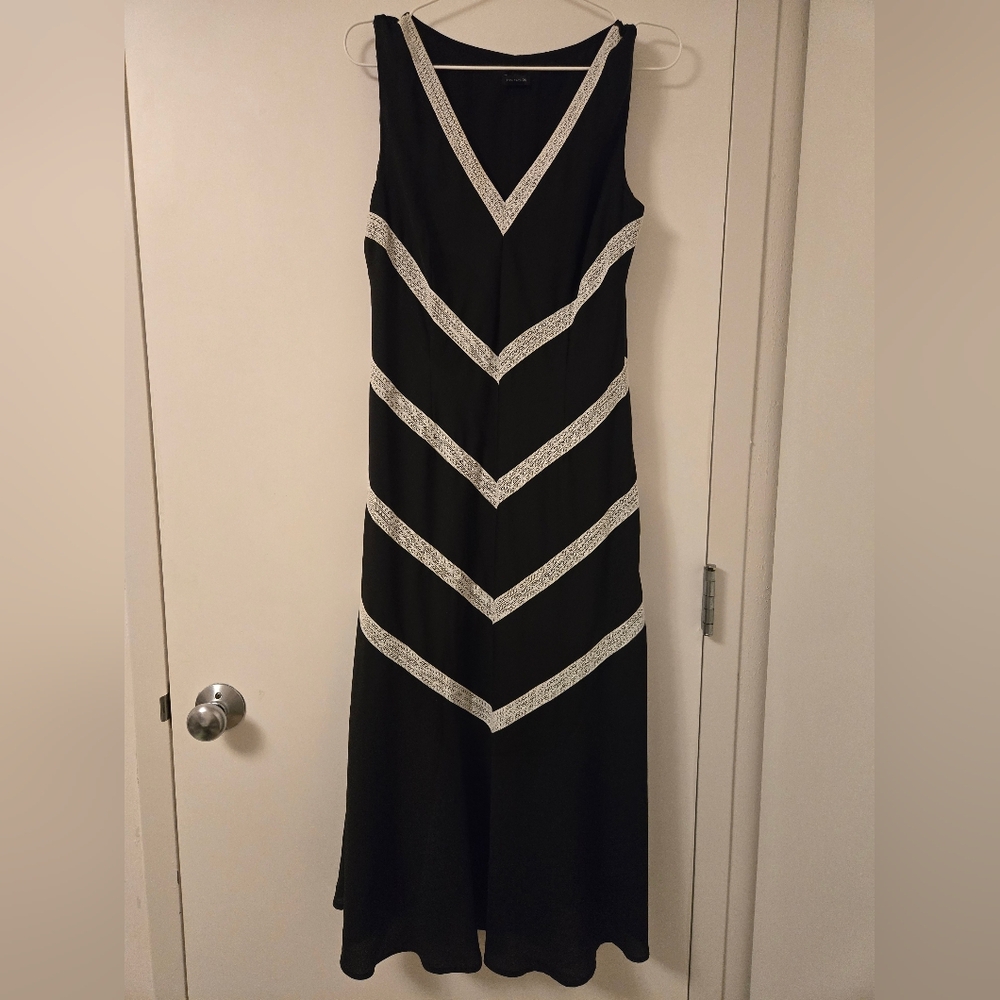 Ann Taylor Elegant Black and White Sleeveless Dress‎